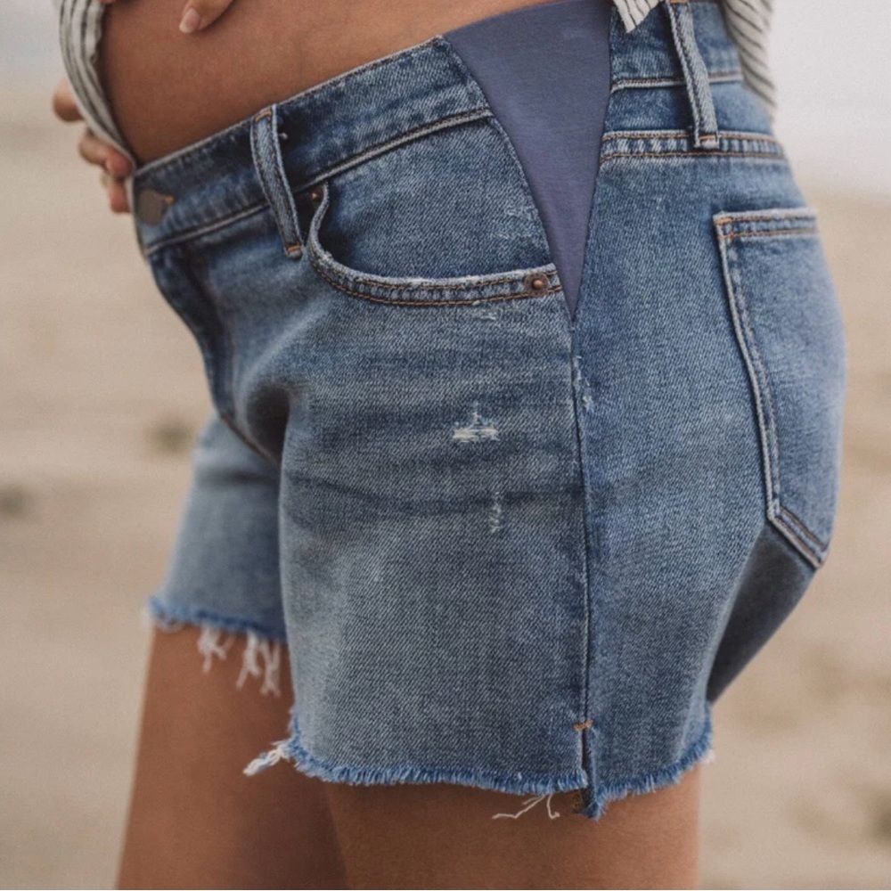 Hatch cutoff maternity shorts